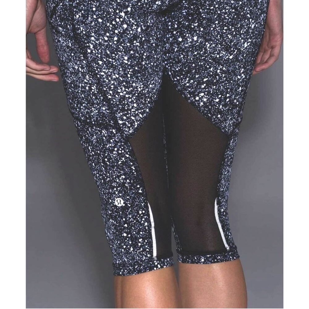 Lululemon Outrun High-Rise Mesh Insert 17" Crop Sz. 4 Splatter White Black